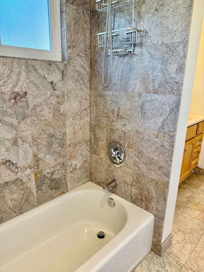 Building Photo - Beautiful Fair Oaks home