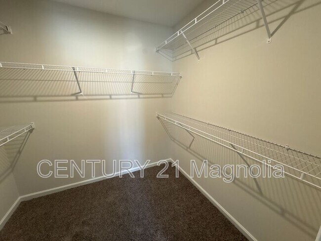 Building Photo - 815 Delta Ln