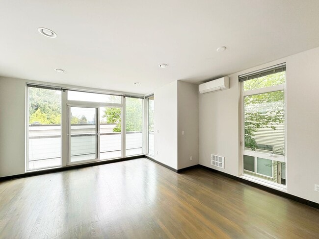 Building Photo - 3Bd/3Ba Seattle Townhouse