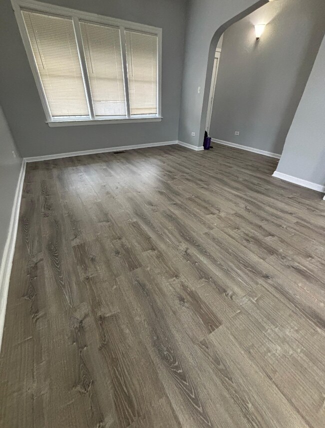 Building Photo - 6949 S Woodlawn Ave