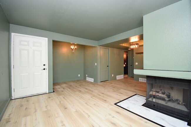Building Photo - Charming 1 Bed 1 bath Condo in the Heart of Fort Union!!!