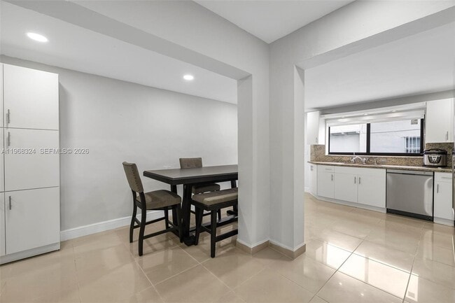 Building Photo - 2244 SW 10th St