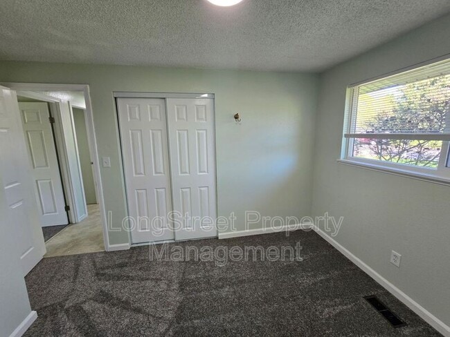 Building Photo - 3230 NE Canterbury Cir