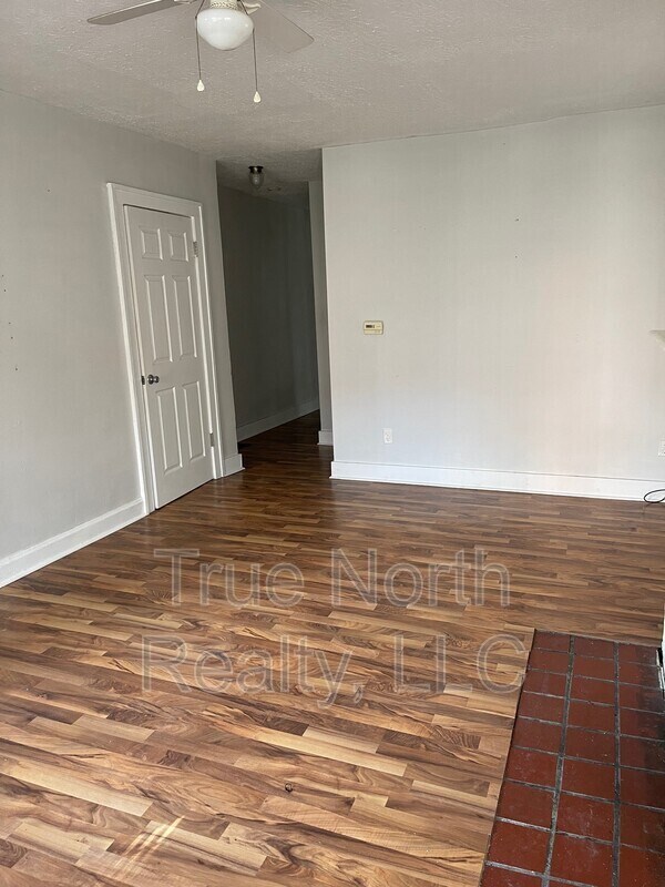 Building Photo - 1681 1/2 Oak Street
