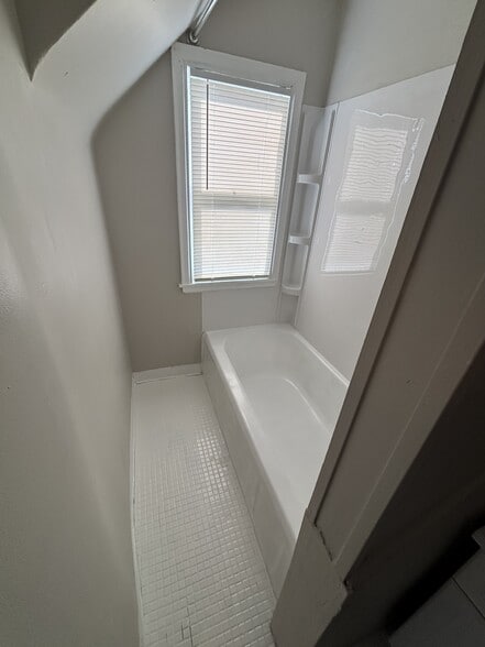 Building Photo - 472 Case Ave