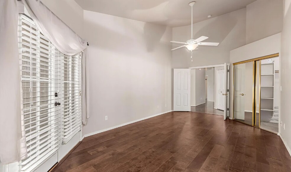 Building Photo - 517 S Paradise Dr