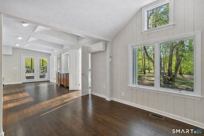 Building Photo - 815 Valley Rd