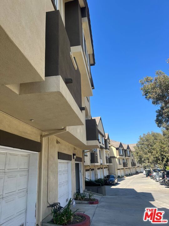 Building Photo - 4600 Don Lorenzo Dr