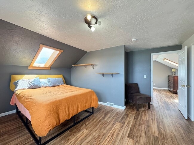 Building Photo - Charming Home for Lease