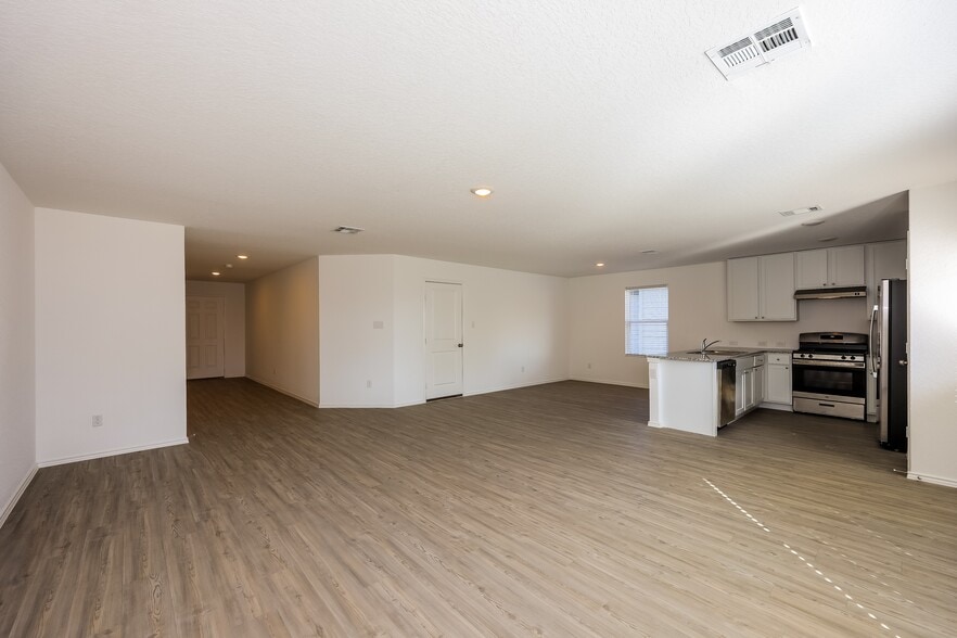 Building Photo - 14730 Saw Ml