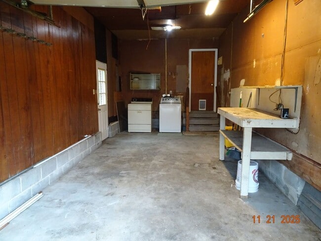 Building Photo - Single Home in Holiday Park for Rent