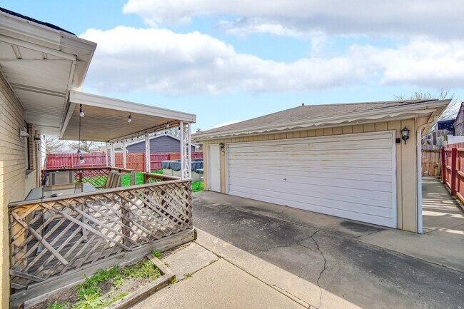 Building Photo - 7305 W 75th St