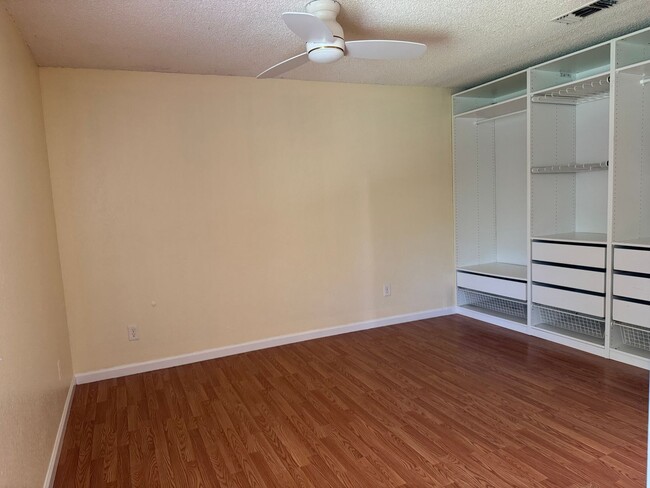Building Photo - Great 4 Bedroom 3 Bathroom 2000 Sqft. Hous...