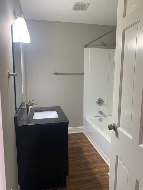 Building Photo - 641 W 44th St