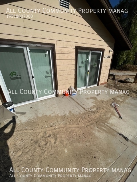 Building Photo - 2 bed/2 bath + POSSIBLE 3 bed Single Famil...