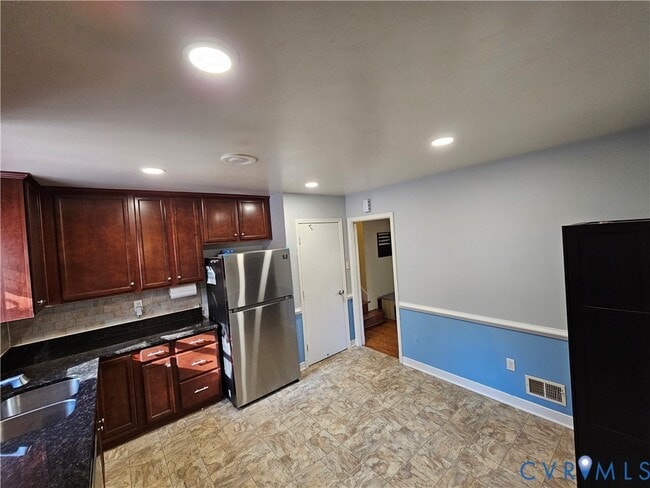 Building Photo - 5320 Lingle Ln