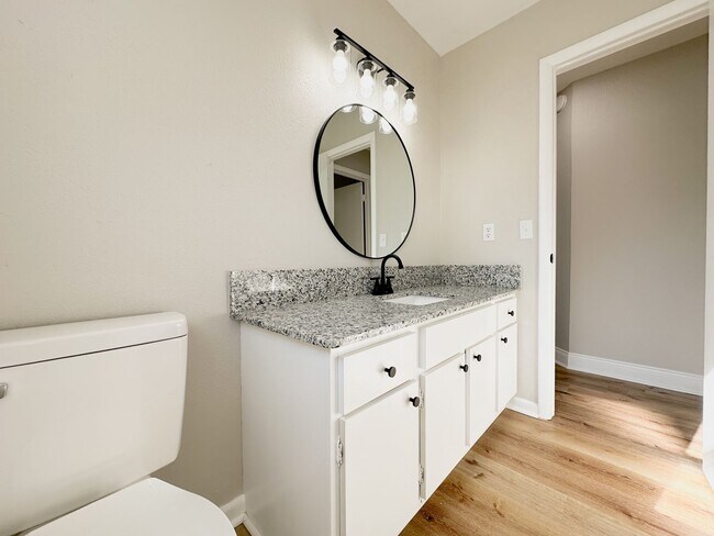 Building Photo - 3bd/2ba Fayetteville Home Available!