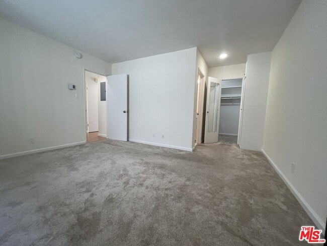 Building Photo - 11937 Darlington Ave