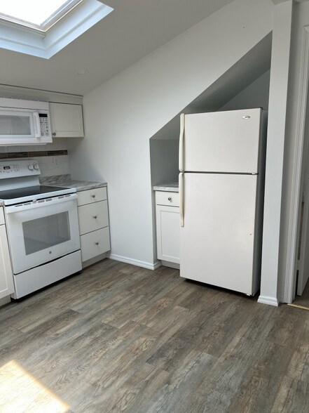 Building Photo - 18 Linden Pl
