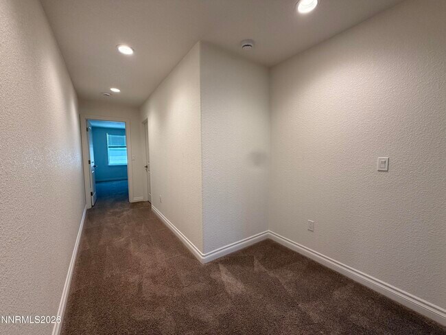 Building Photo - 18659 Village Center Dr