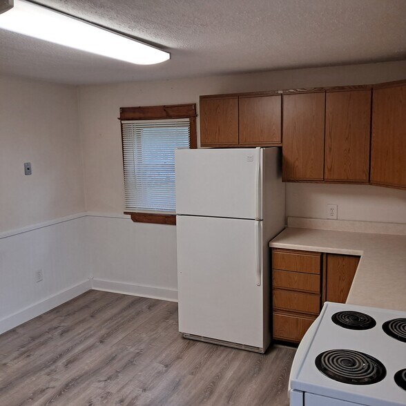 Kitchen - 401 Lewis St