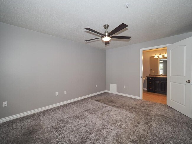 Building Photo - Beautiful Daybreak Condo