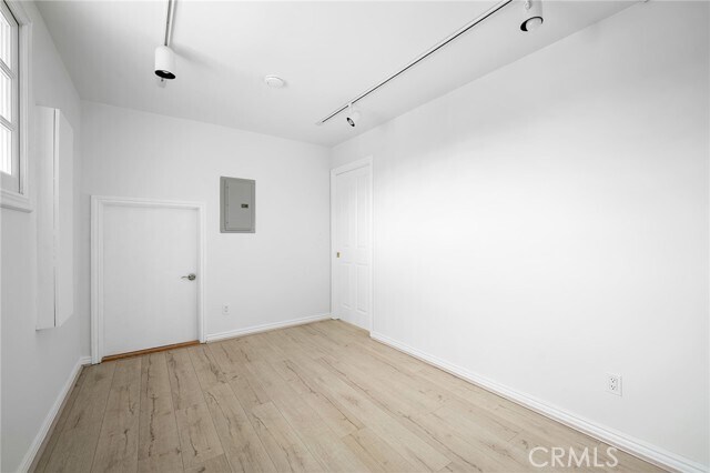 Building Photo - 16942 Kinzie St