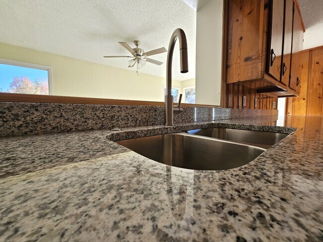 Building Photo - 609 Memorial Dr Ext