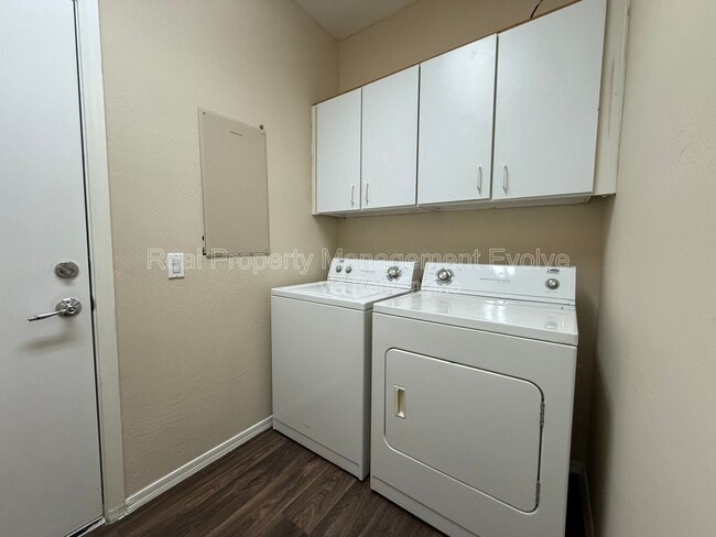 Building Photo - 8323 W Sheridan St