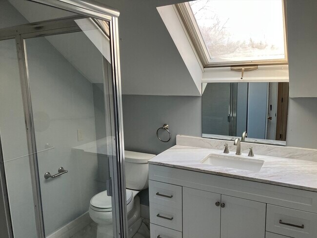 Building Photo - 975 S Main St