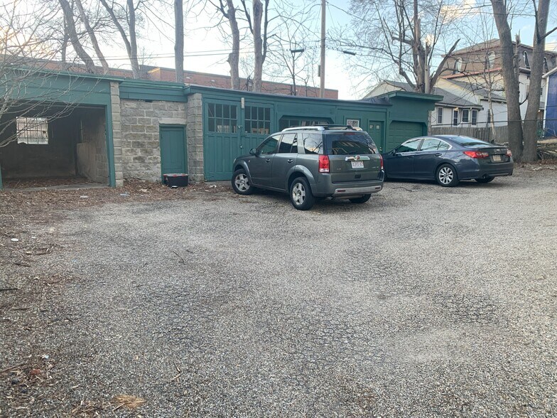 Building Photo - 24 Crown St