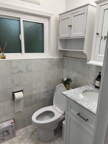 Building Photo - 22 Central Dr