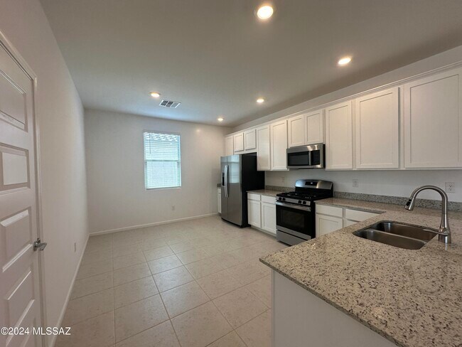 Building Photo - 10467 W Washburn St