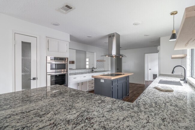 Building Photo - 17810 Cassina Dr