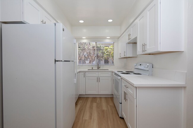Building Photo - *OPEN HOUSE: 5/10 12-2PM* Spacious 1 BR in...