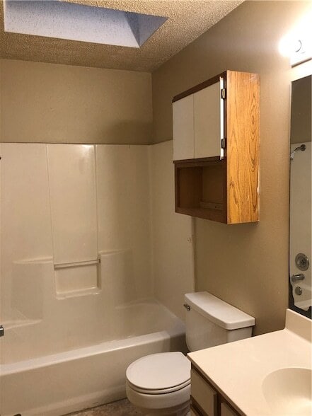 Building Photo - 609 W Adams St