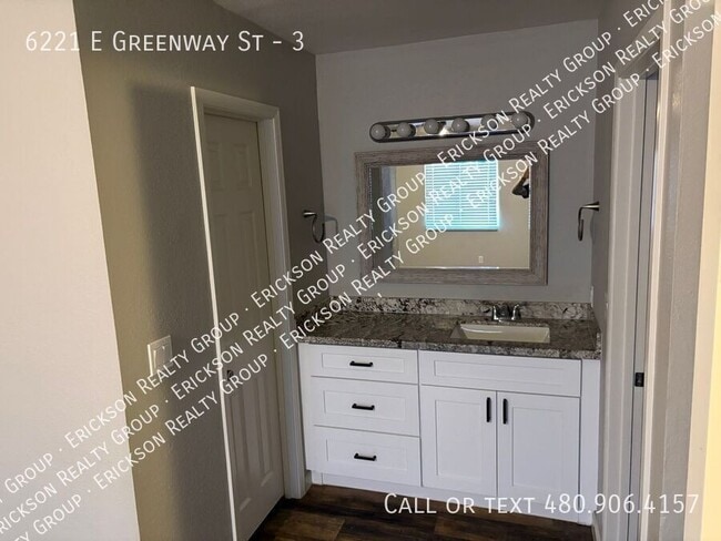 Building Photo - 6221 E Greenway St