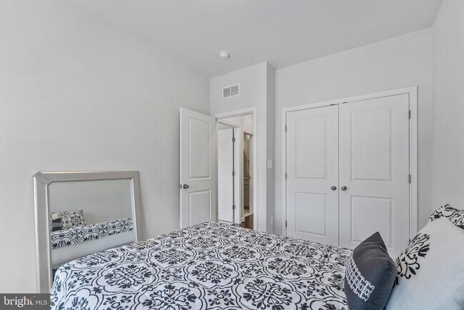 Building Photo - 4402 Fair Lakes Ct
