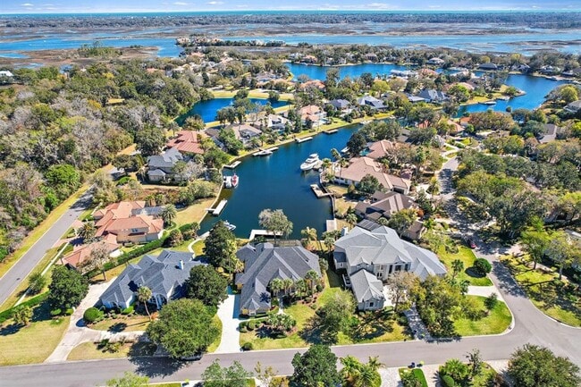 Building Photo - Stunning Lagoon Residence!