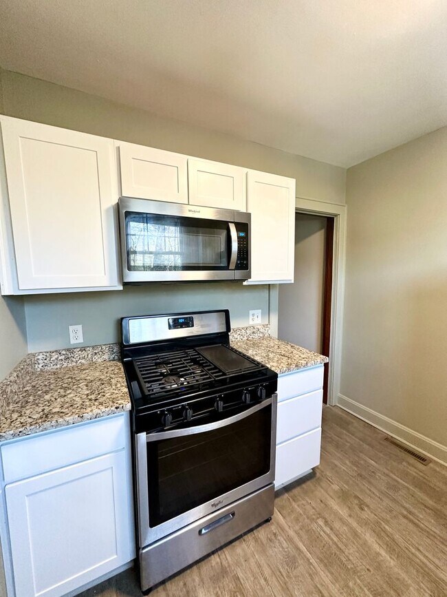 Building Photo - 24 W Tulane Rd