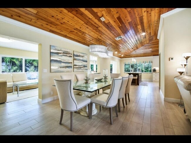 Building Photo - 451 N Lyra Cir