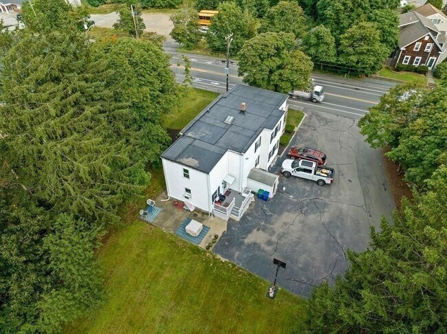Building Photo - 453 Pond St