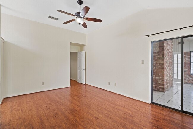 Building Photo - 2710 Pineleaf Dr