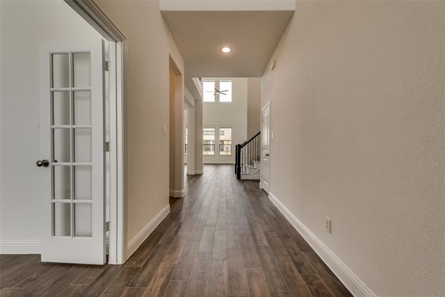 Building Photo - 617 Montrose Dr