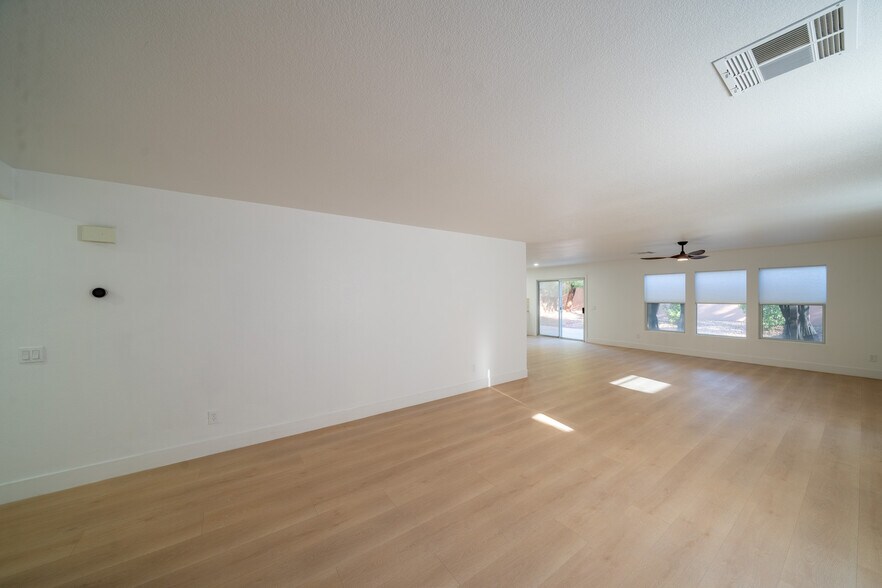 Building Photo - 504 Lacabana Beach Drive