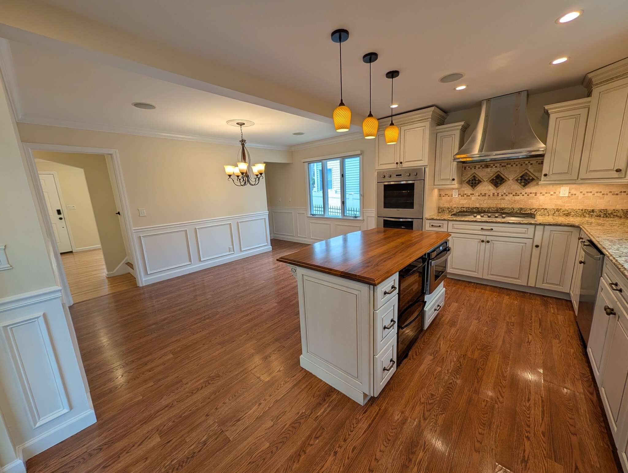 Building Photo - 449 Van Buren St