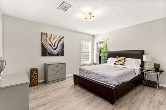 Building Photo - 1627 Pinetum Dr
