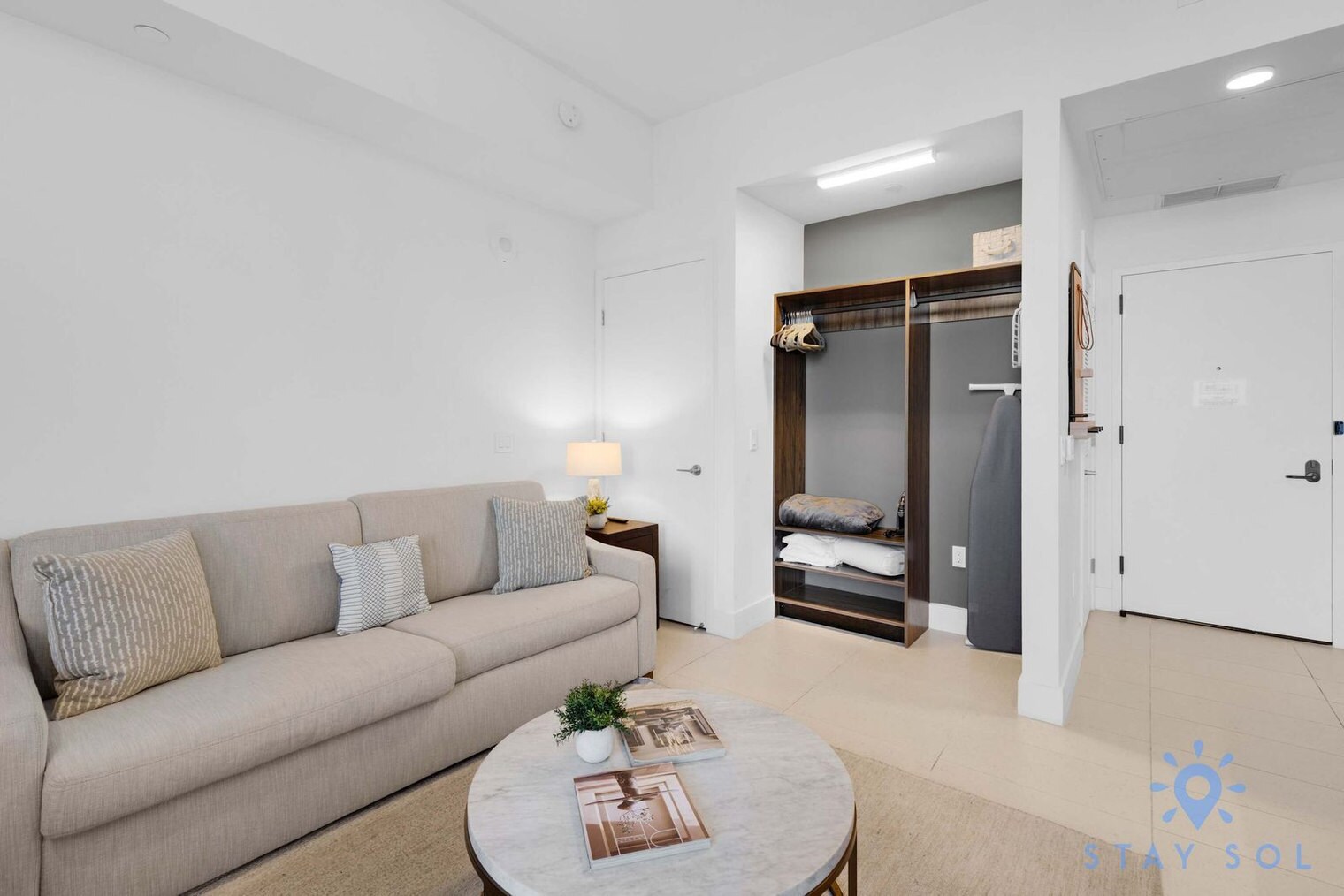 Building Photo - 601 NE 1st Ave