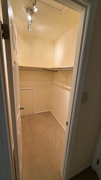 Building Photo - 7415 Fountain Head Dr