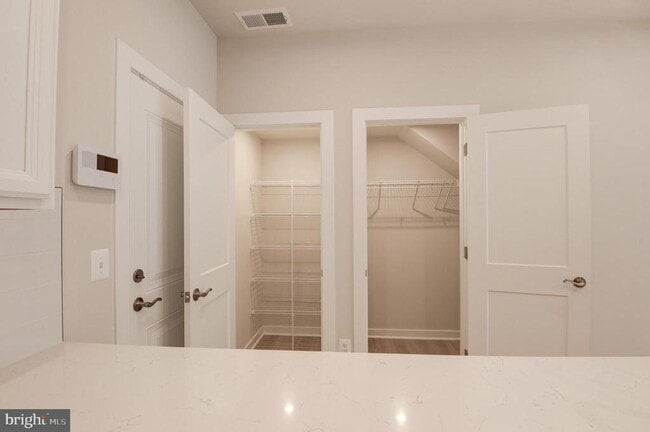 Building Photo - 43798 Middleway Ter